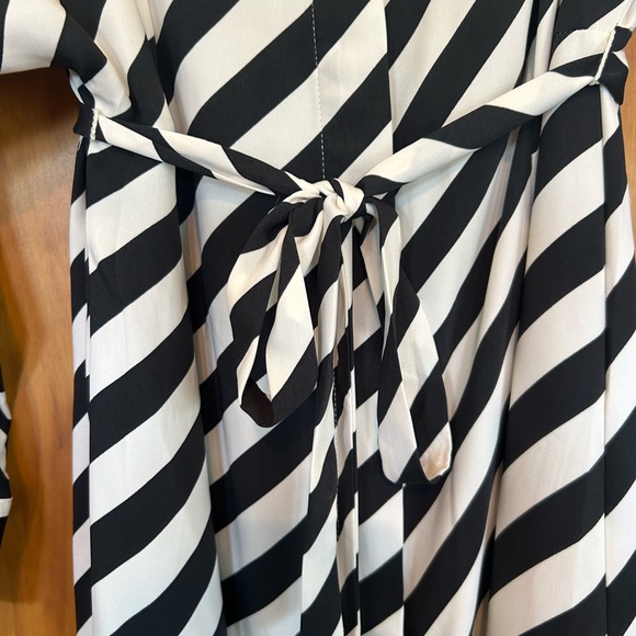 Fun and flowy wrap dress - Picture 3 of 5